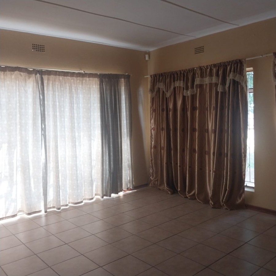 5 Bedroom Property for Sale in Diamant Park Northern Cape